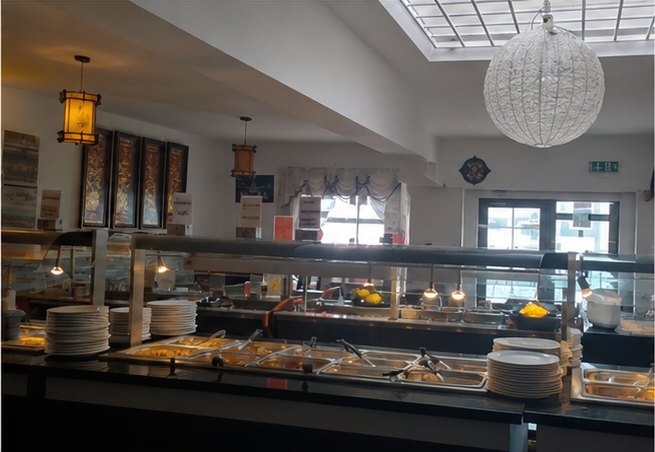 Warmes Buffet mit vorgewärmten Tellern im Lotus Altenkirchen
